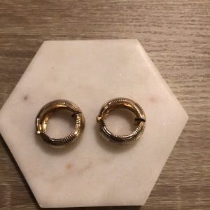 🌟 Vintage Hoop Gold Tone Earrings - Clip On
